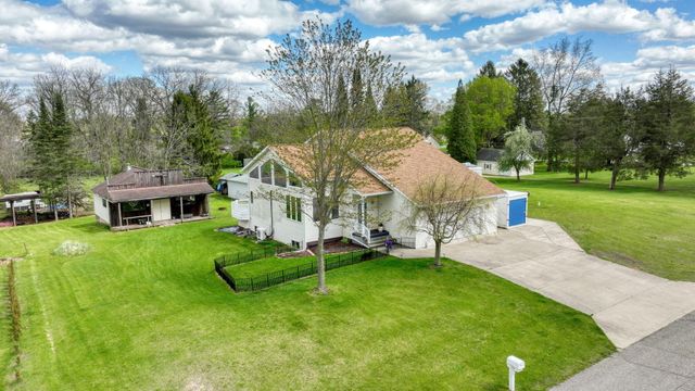 7155 Bayview Road, Jackson, MI 49201
