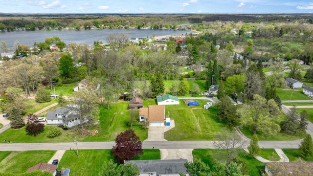 7155 Bayview Road, Jackson, MI 49201