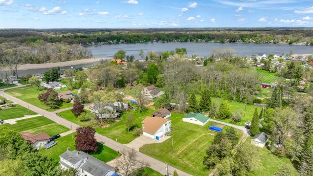 7155 Bayview Road, Jackson, MI 49201