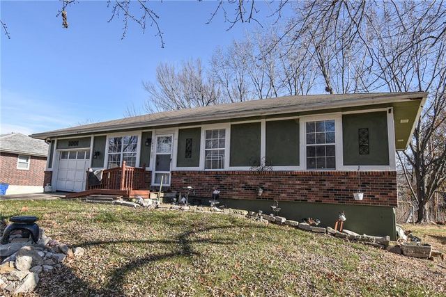 1407 SE Hillside Drive, Oak Grove, MO 64075