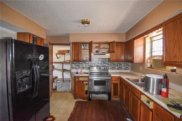 1407 SE Hillside Drive, Oak Grove, MO 64075