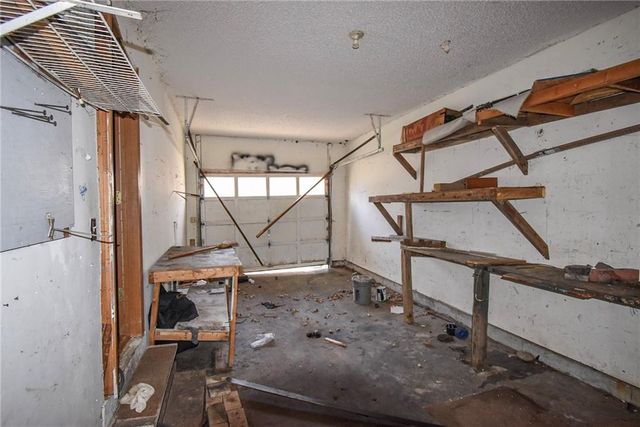 1407 SE Hillside Drive, Oak Grove, MO 64075