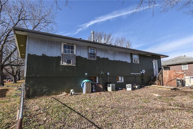 1407 SE Hillside Drive, Oak Grove, MO 64075