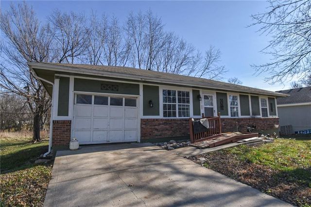 1407 SE Hillside Drive, Oak Grove, MO 64075