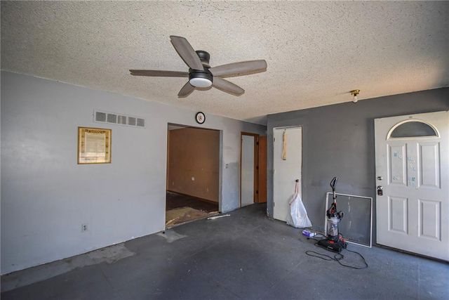 1407 SE Hillside Drive, Oak Grove, MO 64075