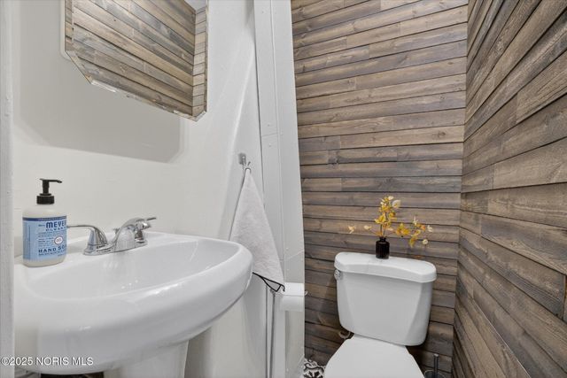 944 Toronto Avenue, Toledo, OH 43609