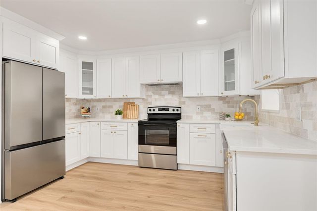 880 BAY VISTA BOULEVARD S, St Petersburg, FL 33705