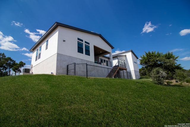 1273 County Road 2801 E, Mico, TX 78056