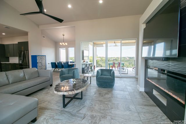 1273 County Road 2801 E, Mico, TX 78056