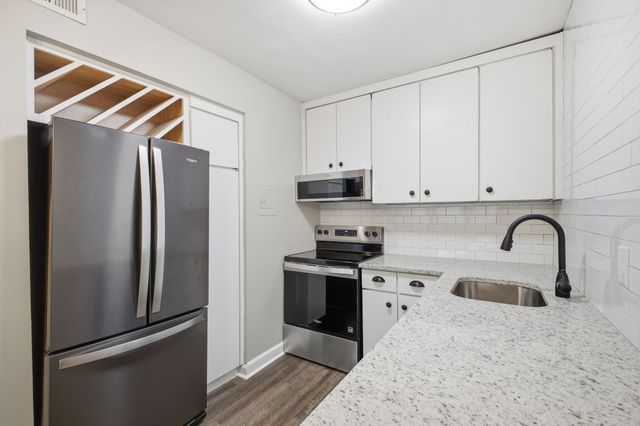 1900 Richard Jones Rd Apt B211, Nashville, TN 37215