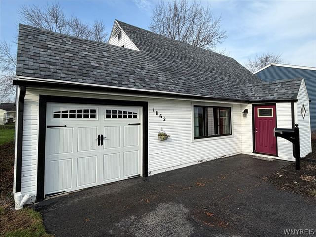 1662 Broadway, Grand Island, NY 14072