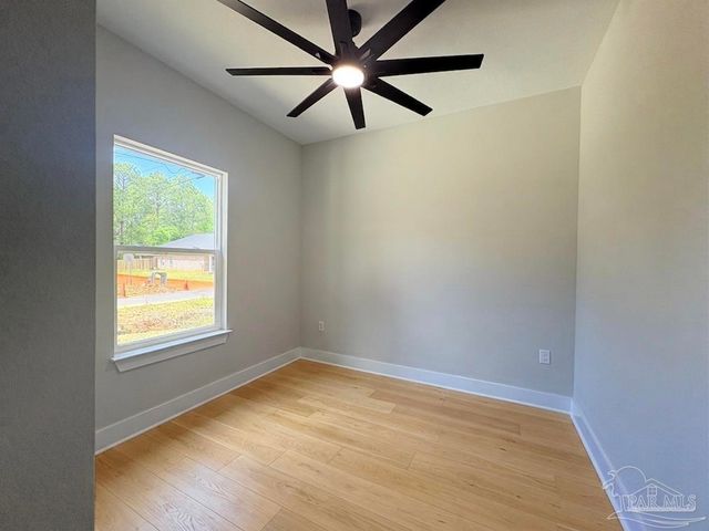 3032 N 11th Ave, Milton, FL 32583
