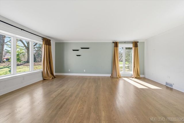 980 Persimmon Court, St. Charles, IL 60174