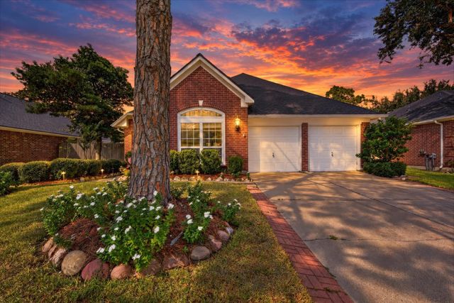 3523 Paigewood Drive, Pearland, TX 77584