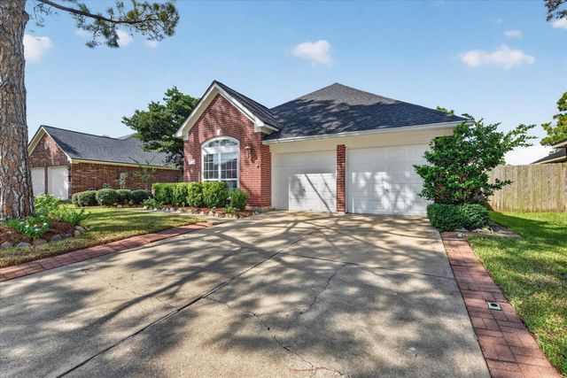 3523 Paigewood Drive, Pearland, TX 77584
