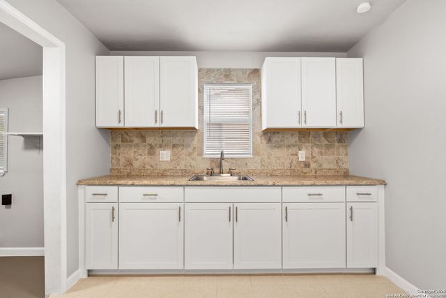 311 S San Joaquin Ave, San Antonio, TX 78237