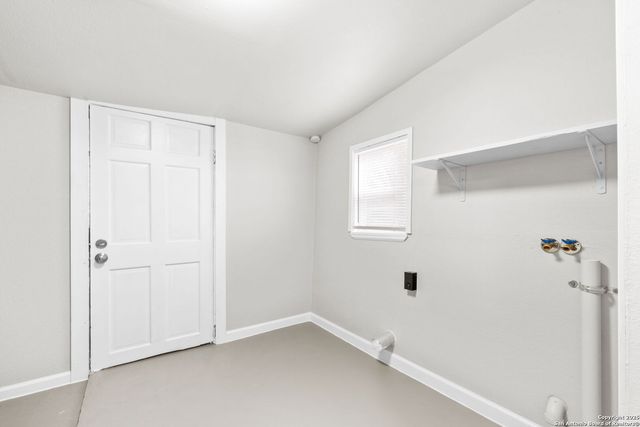 311 S San Joaquin Ave, San Antonio, TX 78237