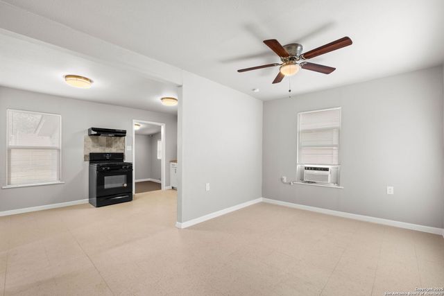 311 S San Joaquin Ave, San Antonio, TX 78237