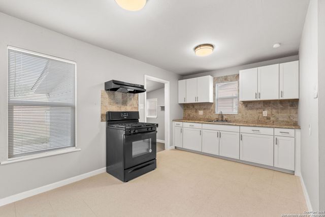 311 S San Joaquin Ave, San Antonio, TX 78237