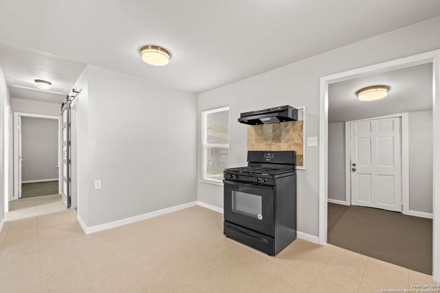 311 S San Joaquin Ave, San Antonio, TX 78237