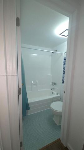 2350 NE 135th St 1402, North Miami, FL 33181