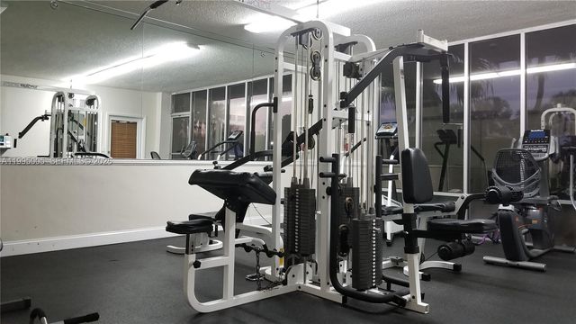 2350 NE 135th St 1402, North Miami, FL 33181