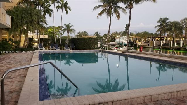 2350 NE 135th St 1402, North Miami, FL 33181