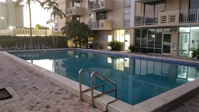 2350 NE 135th St 1402, North Miami, FL 33181