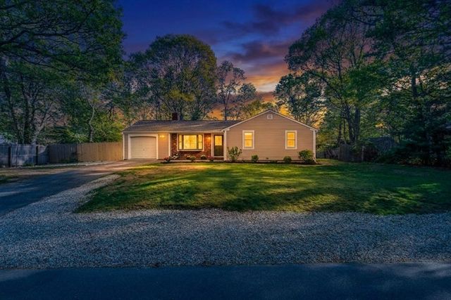 168 Highland Dr, Barnstable, MA 02632