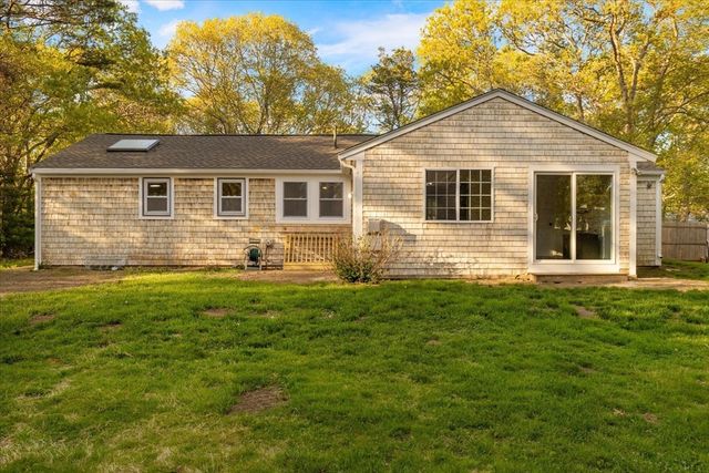 168 Highland Dr, Barnstable, MA 02632