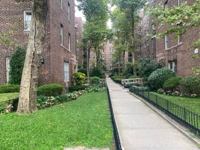 4817 42nd St Apt 4C, New York City, NY 11104