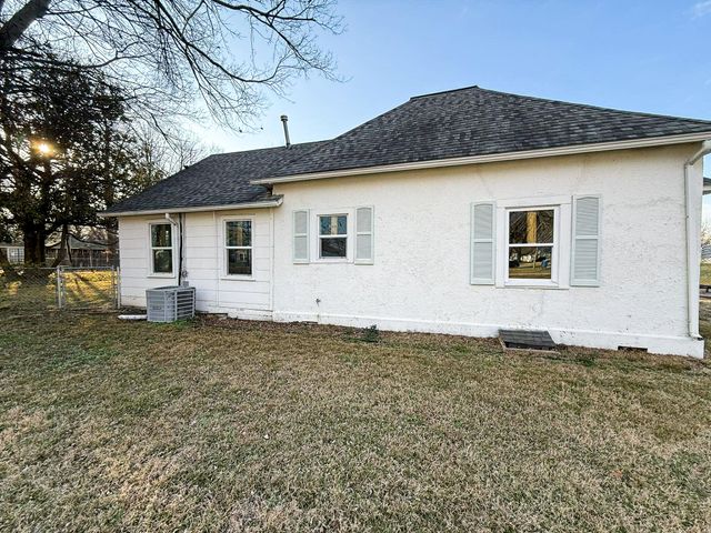 826 J Street NW, Miami, OK 74354