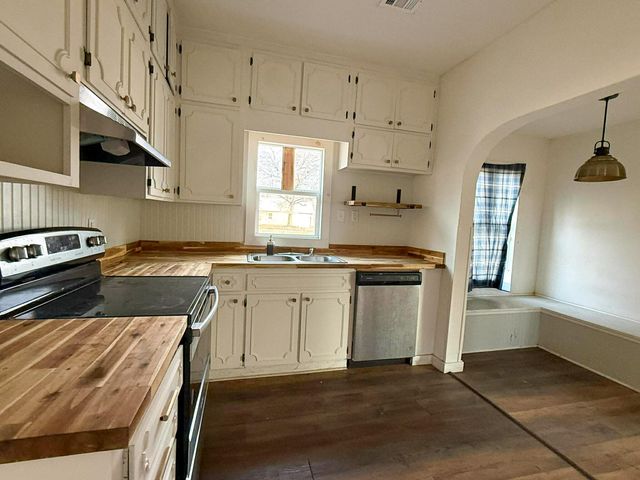 826 J Street NW, Miami, OK 74354