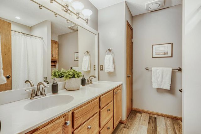 3183 Copper Oaks Place, Woodbury, MN 55125