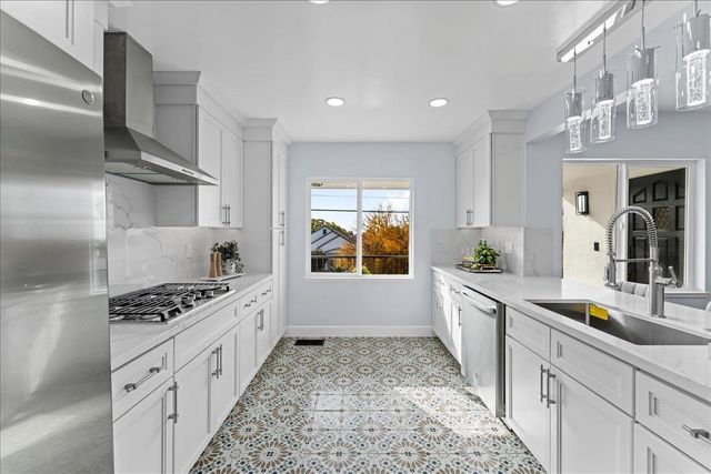 6032 Mauritania Ave, Oakland, CA 94605