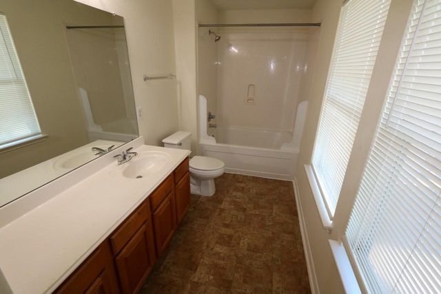 15611 Leeds Lane, Houston, TX 77083