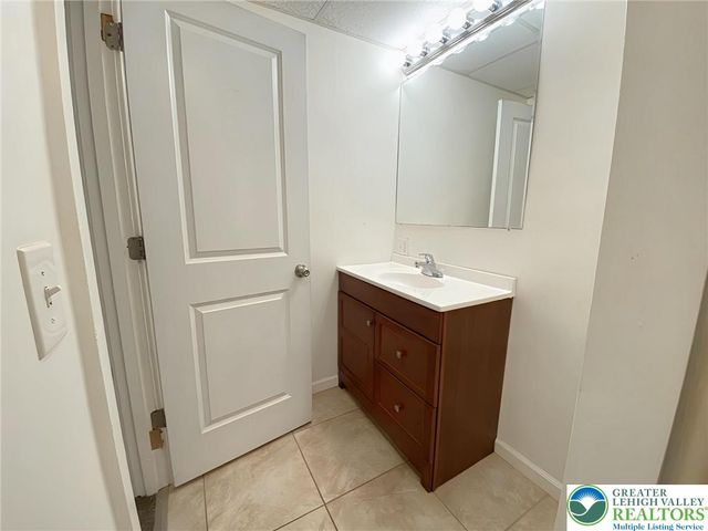 429 East 4th Street 2nd Floor, Bethlehem City, PA 18015