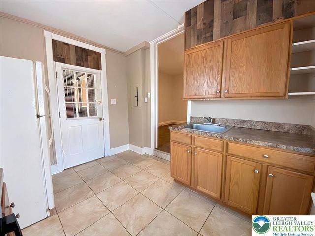 429 East 4th Street 2nd Floor, Bethlehem City, PA 18015
