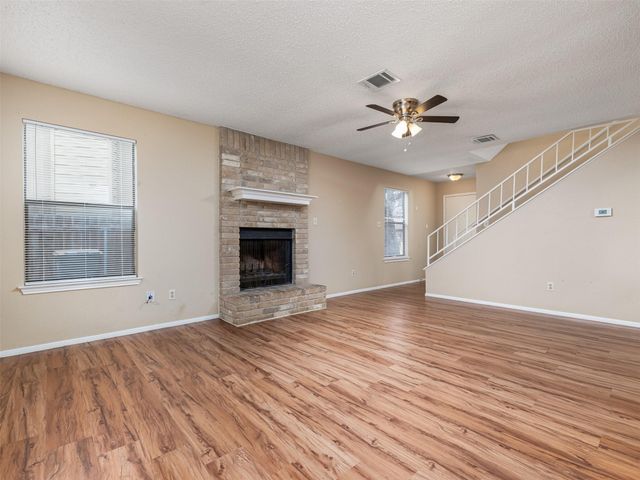 706 Rollingway DR B, Round Rock, TX 78681