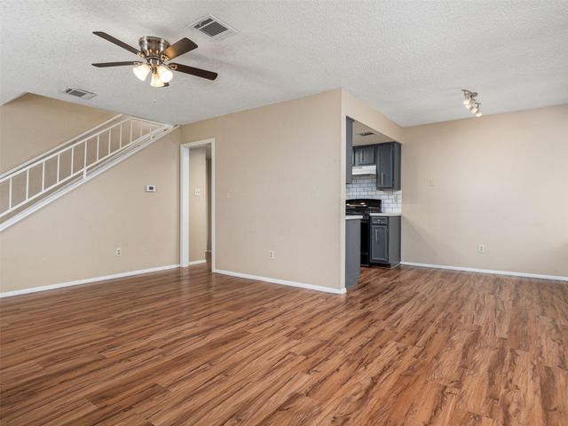 706 Rollingway DR B, Round Rock, TX 78681