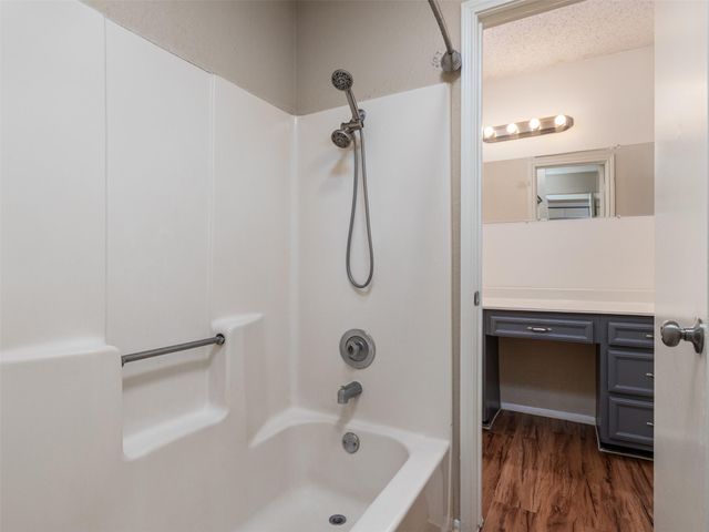 706 Rollingway DR B, Round Rock, TX 78681