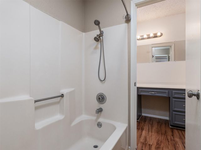 706 Rollingway DR B, Round Rock, TX 78681