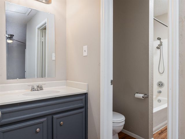 706 Rollingway DR B, Round Rock, TX 78681