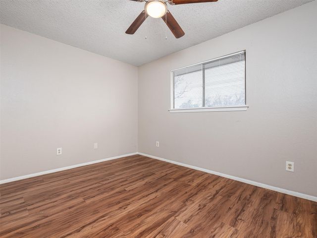 706 Rollingway DR B, Round Rock, TX 78681