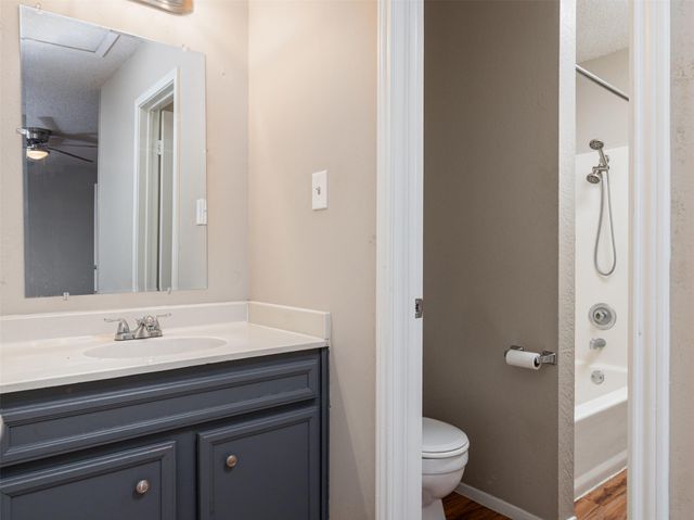 706 Rollingway DR B, Round Rock, TX 78681