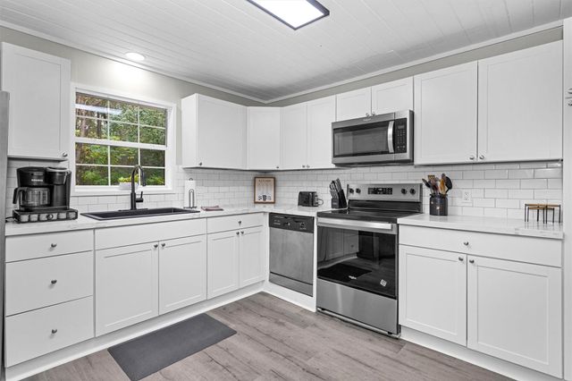 1607 E Pine Lake Circle, Conroe, TX 77316