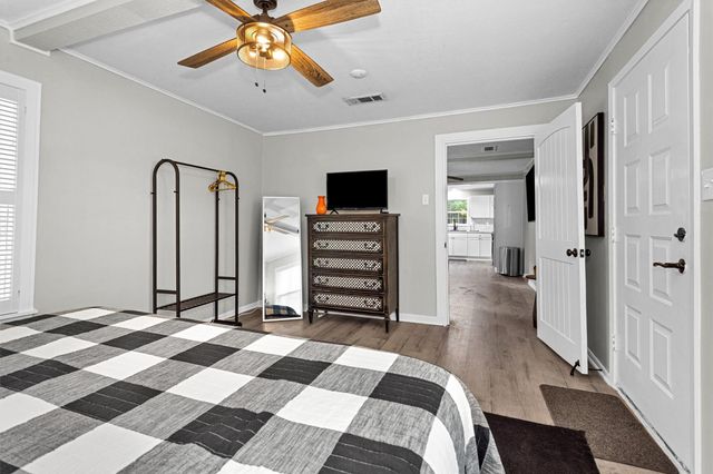 1607 E Pine Lake Circle, Conroe, TX 77316