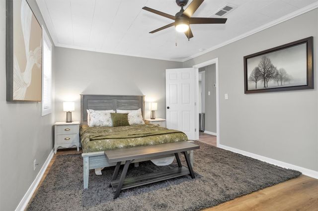 1607 E Pine Lake Circle, Conroe, TX 77316