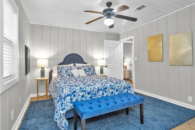 1607 E Pine Lake Circle, Conroe, TX 77316