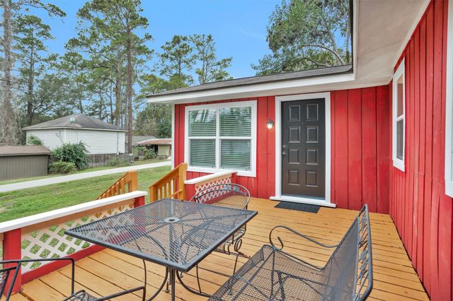 1607 E Pine Lake Circle, Conroe, TX 77316
